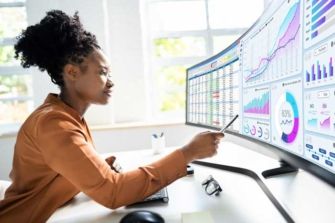 A fleet owner reviews the driver analytics from her ExxonMobil fuel card on her office computer.